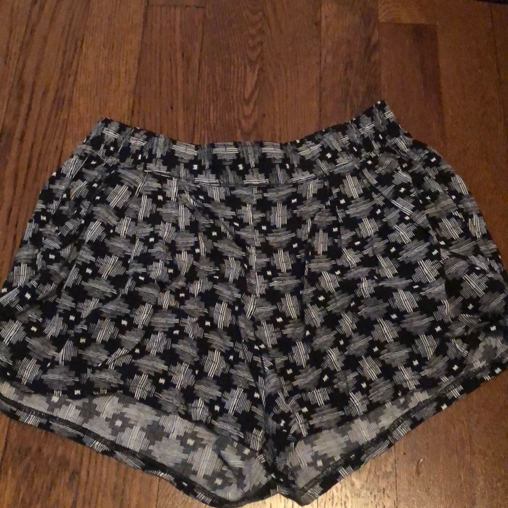 Girls Old Navy flowy shorts